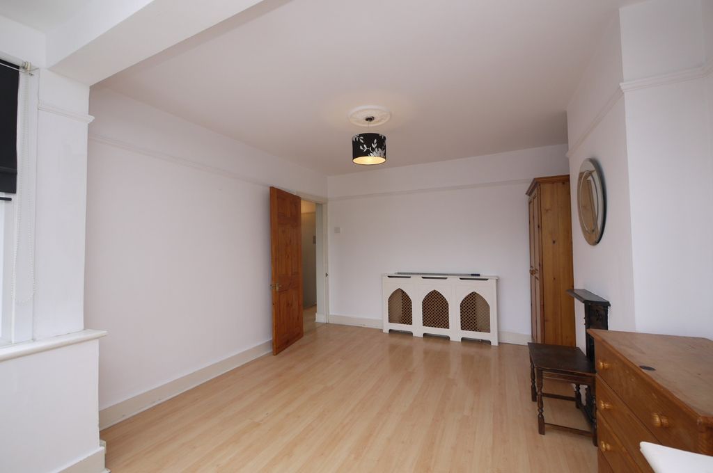 Property photo 2 of 7 5033471