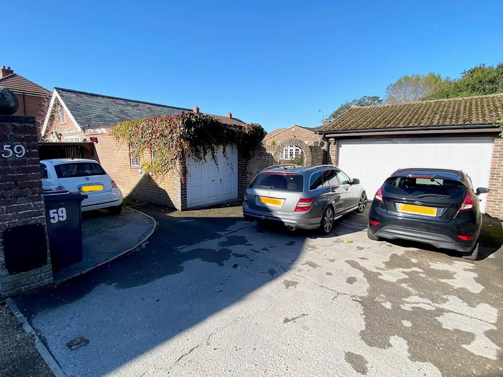 Property photo 2 of 16 Parking