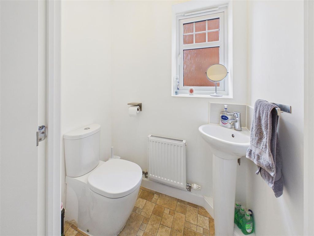 Property photo 3 of 17 Cloaks/W.C.