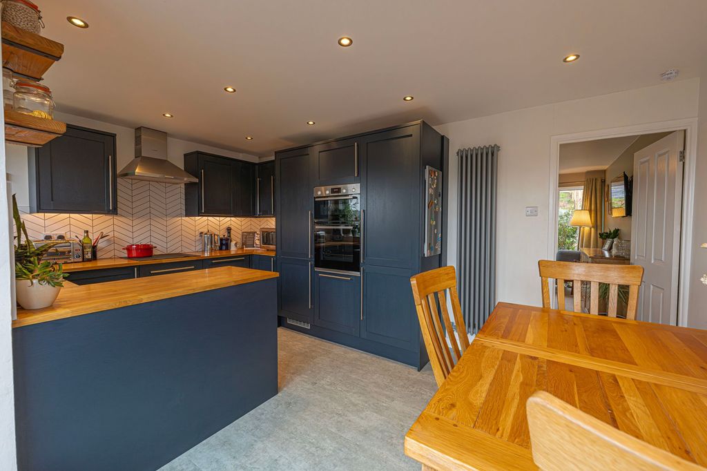 Property photo 3 of 30