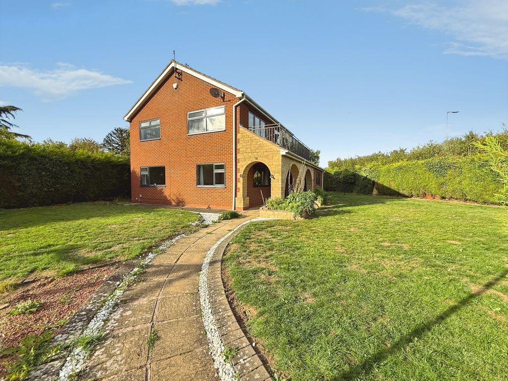 Property photo 1 of 21 Gardens