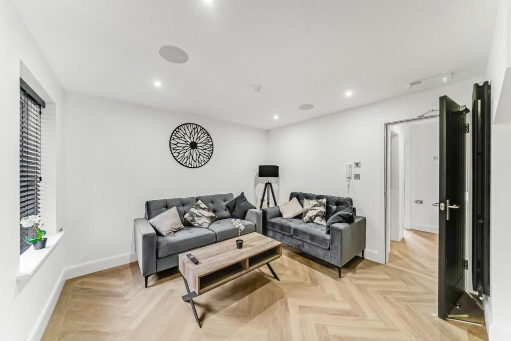 Property photo 3 of 11 A Stylish And Contemporary Living Room Featuring c...