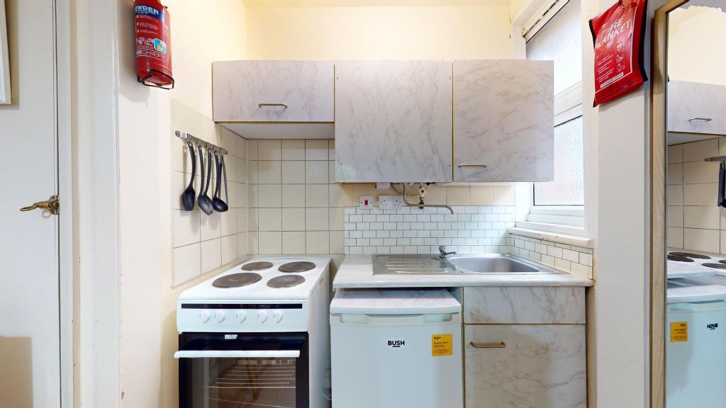 Property photo 2 of 7 Kitchen