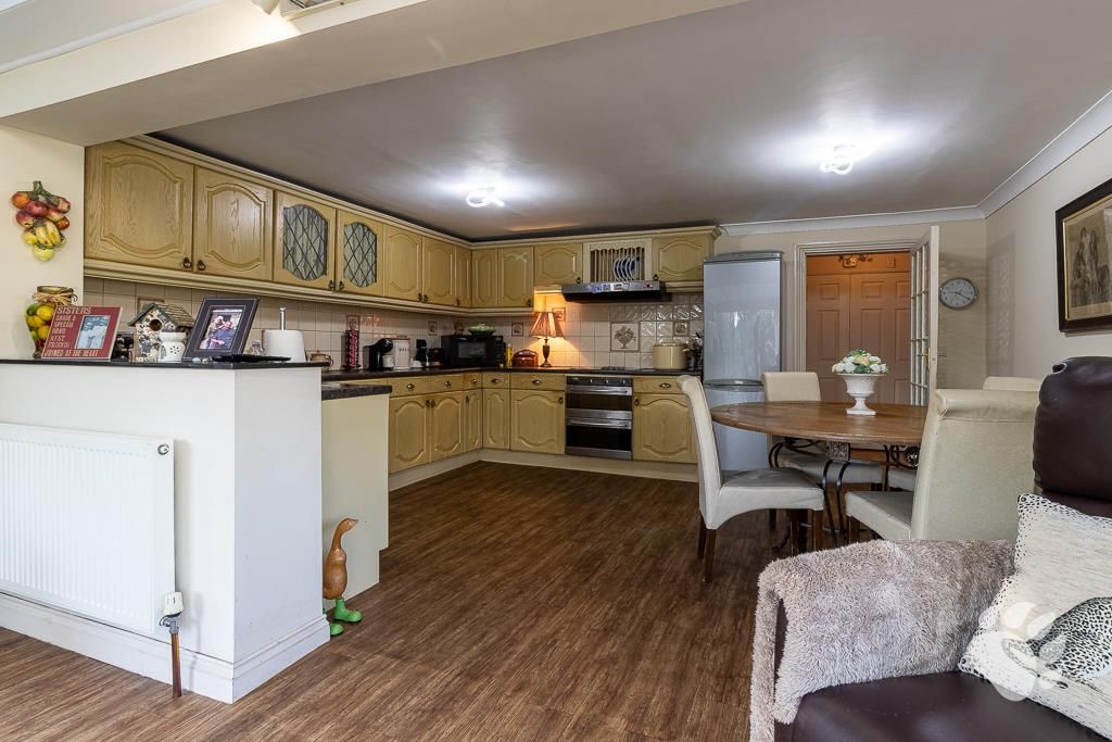Property photo 2 of 28 Kitchen/Diner