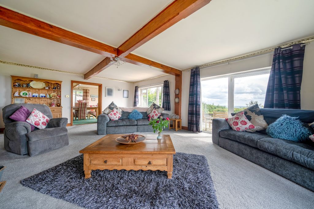 Property photo 3 of 39 Bung  1 Sitting Room