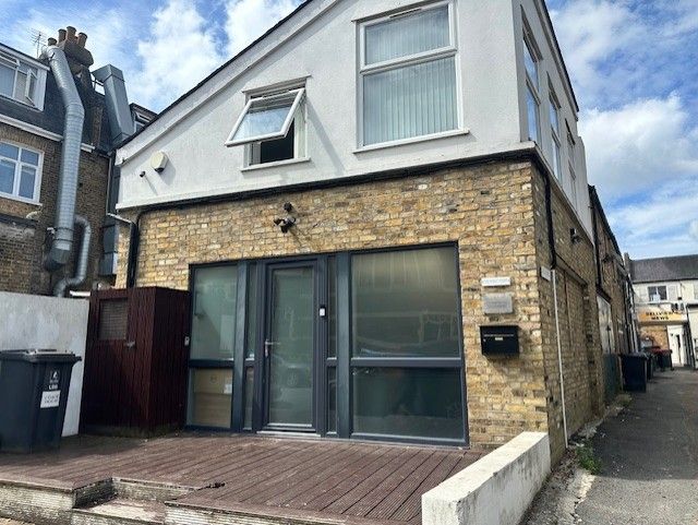 Property photo 1 of 8 Photo 10