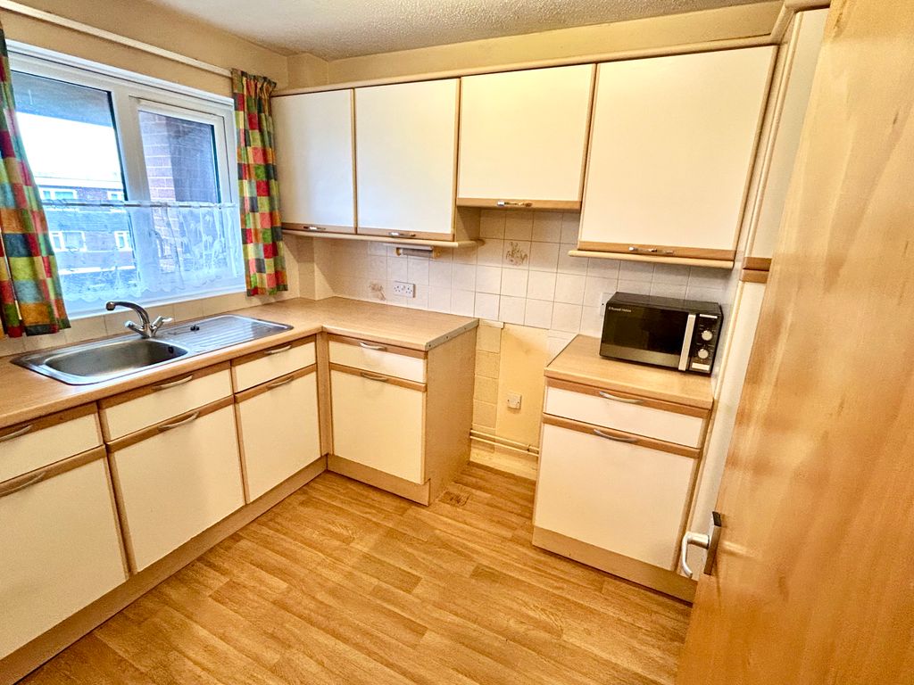 Property photo 2 of 7 Kitchen Pearce