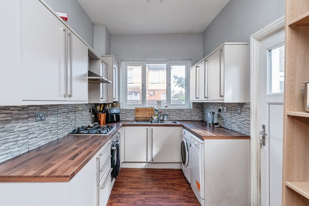 Property photo 3 of 25 Pbox-Img.Jpg