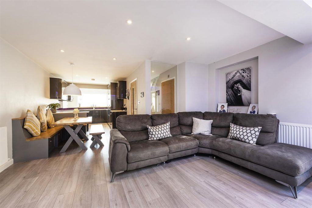 Property photo 2 of 15 4 Gilwell Close, Tn10 4En 006.Jpg