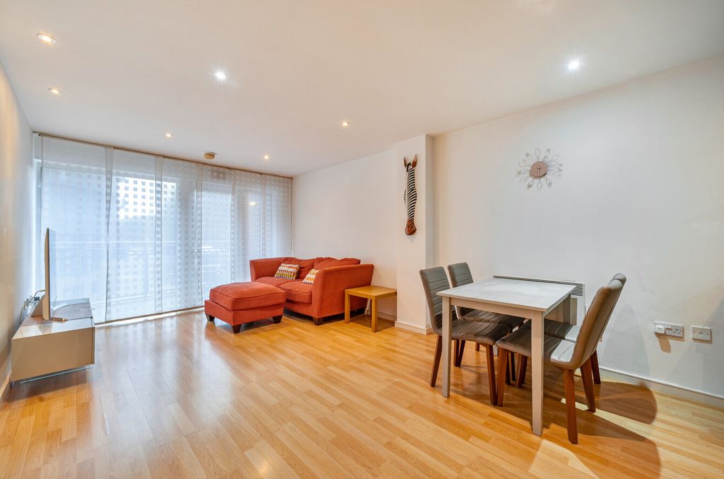 Property photo 2 of 15 1364515-10-68E8Fd...