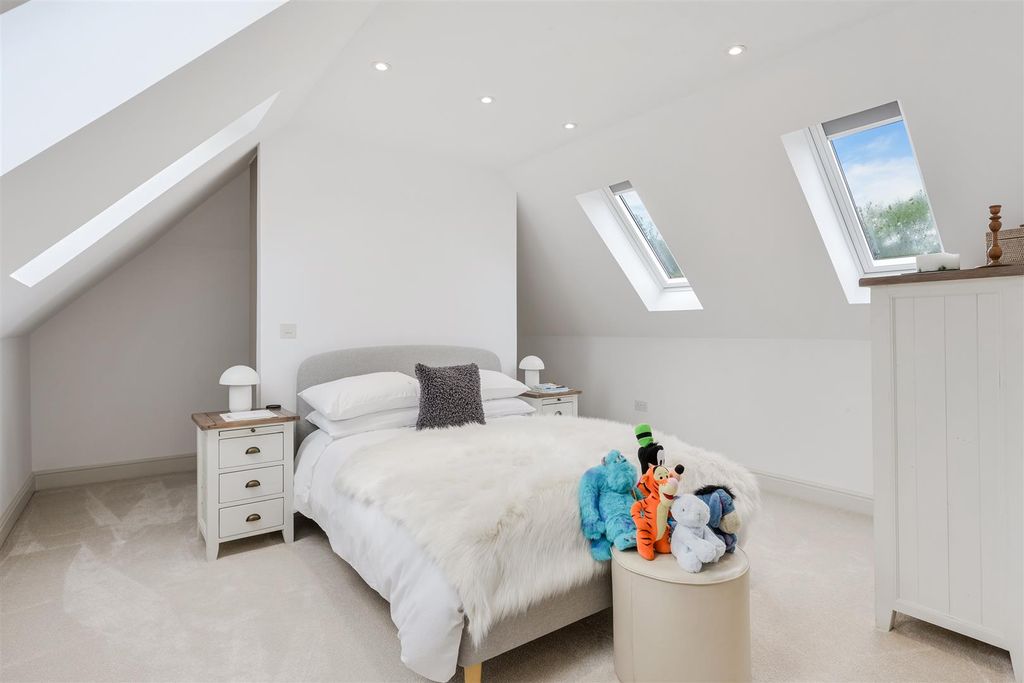 Additional image 18 of 5 bed detached house for saleCaversham Close, Coulsdon CR5