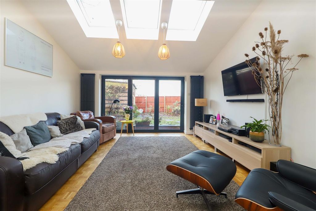 Property photo 2 of 18 Living Room