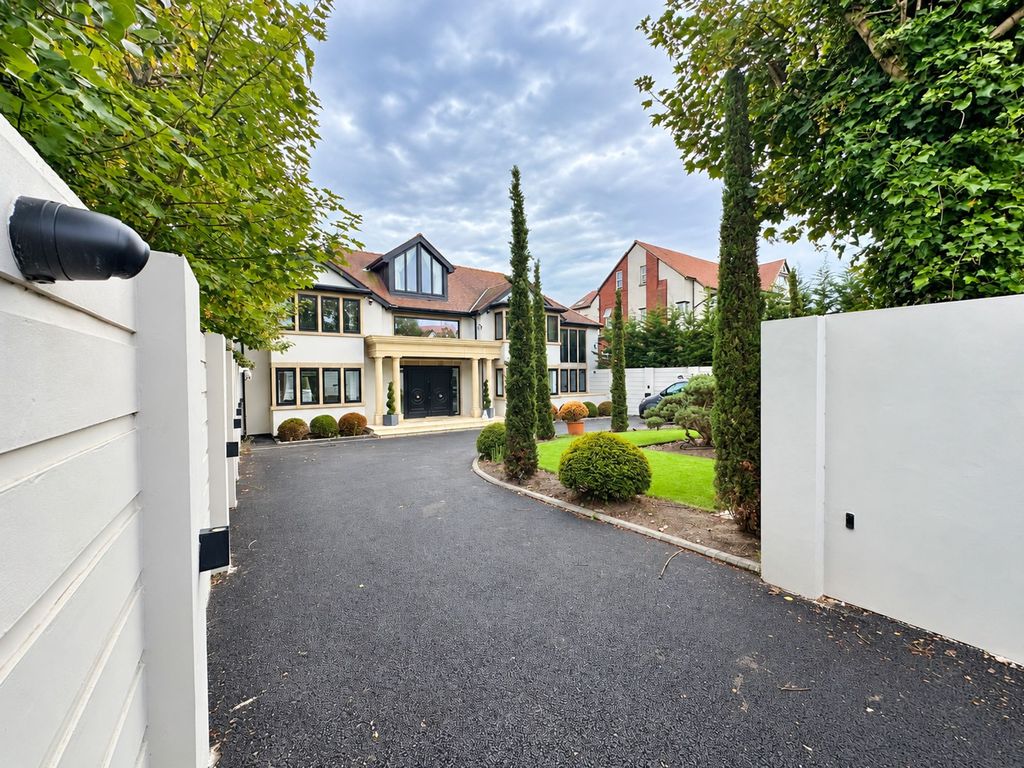 Property photo 1 of 13 Entrance
