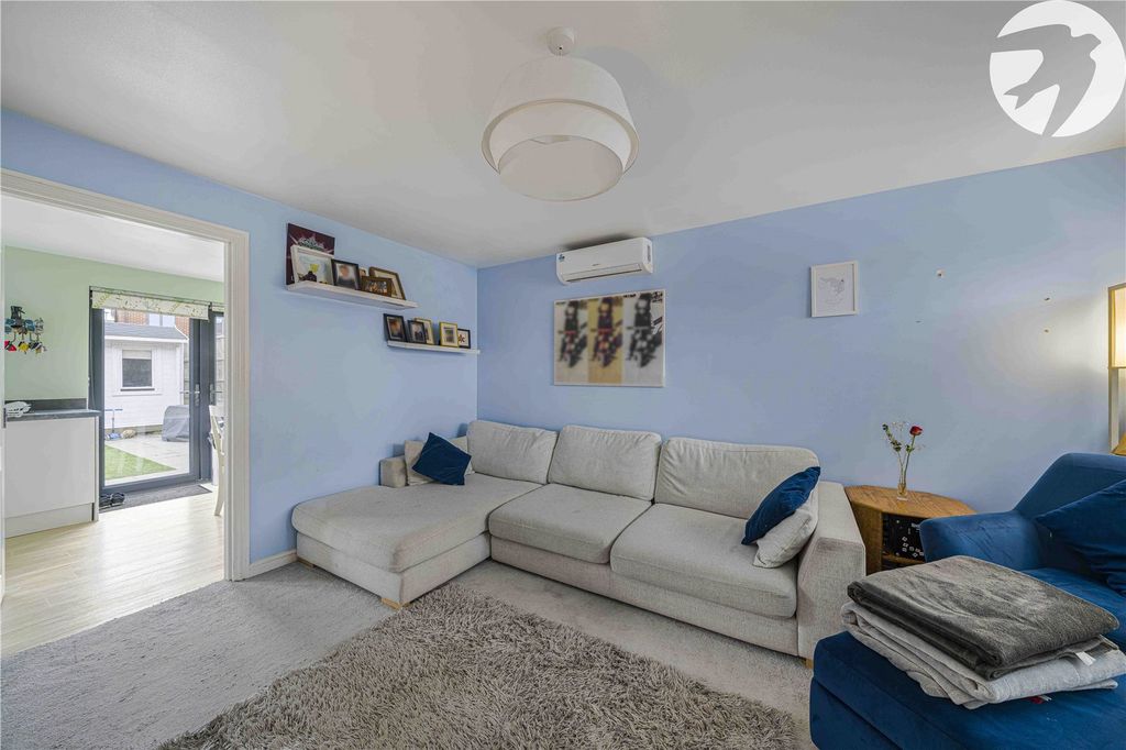 Property photo 2 of 20 Lounge