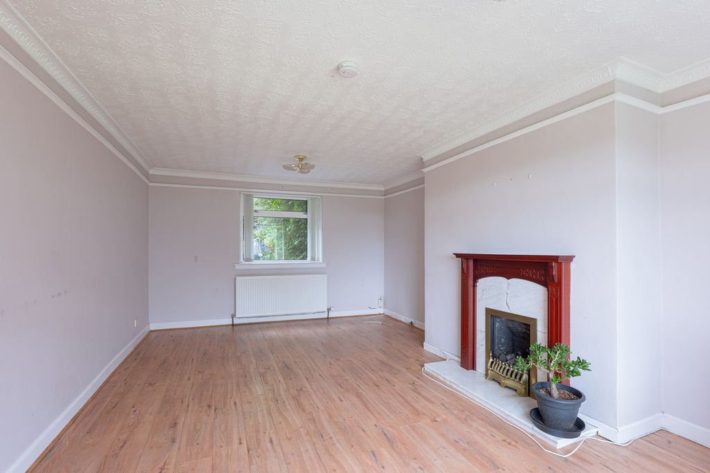 Property photo 2 of 25
