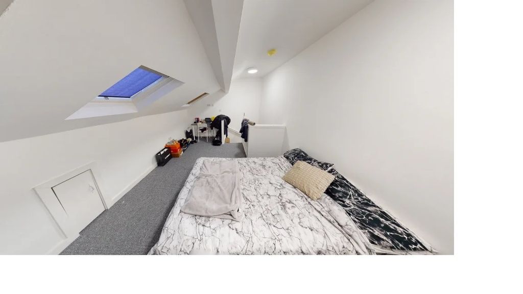 Property photo 2 of 6 Bright And Airy Master Bedroom With A Comfortable ...