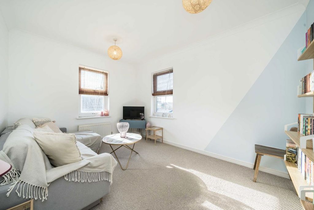 Property photo 1 of 5