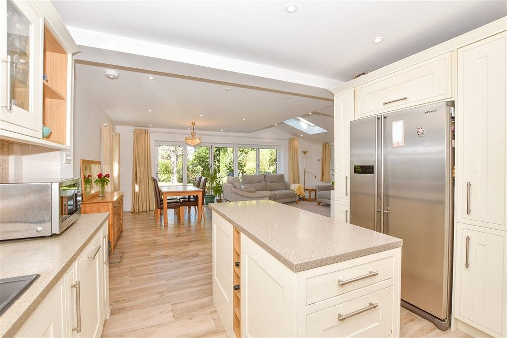 Property photo 3 of 18 Kitchen