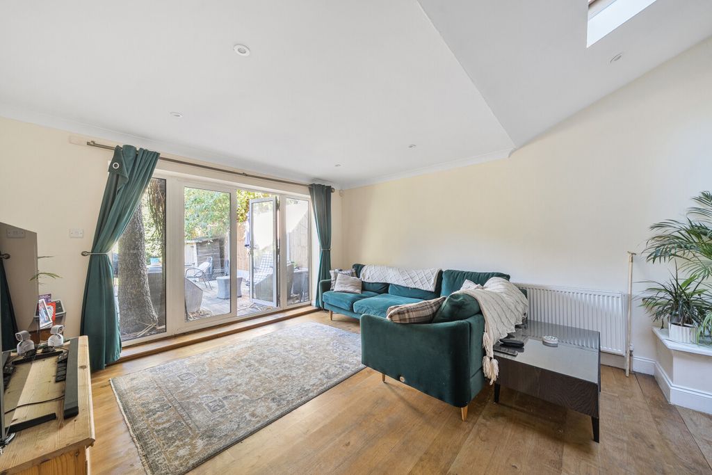Property photo 2 of 14 1523604-9-6Ab136F...
