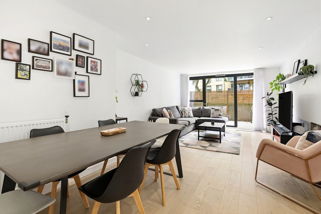 Property photo 2 of 20 Dining Area