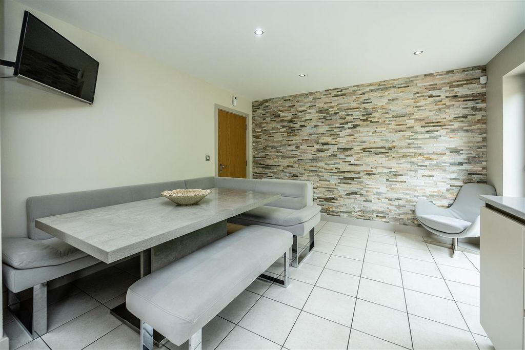 Property photo 3 of 44 1Rchalifax-150626-61.Jpg