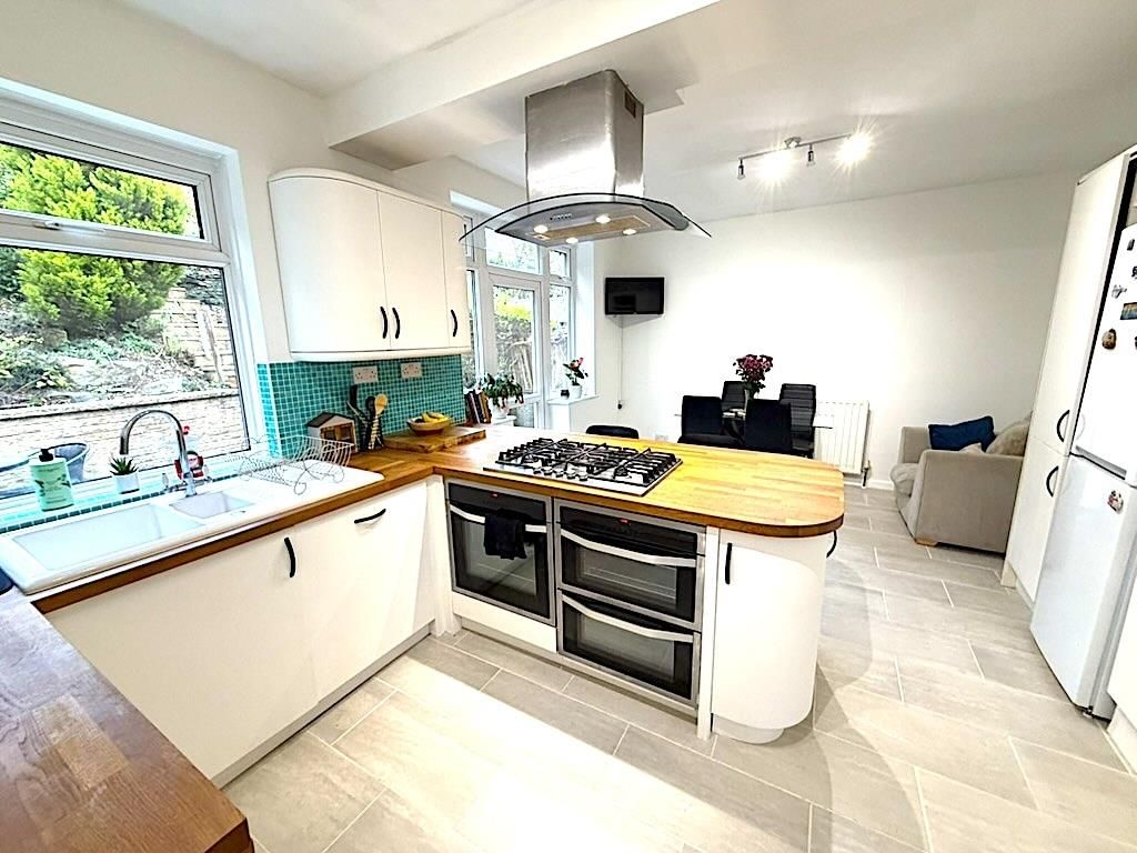 Property photo 3 of 19 Kitchen.Jpg