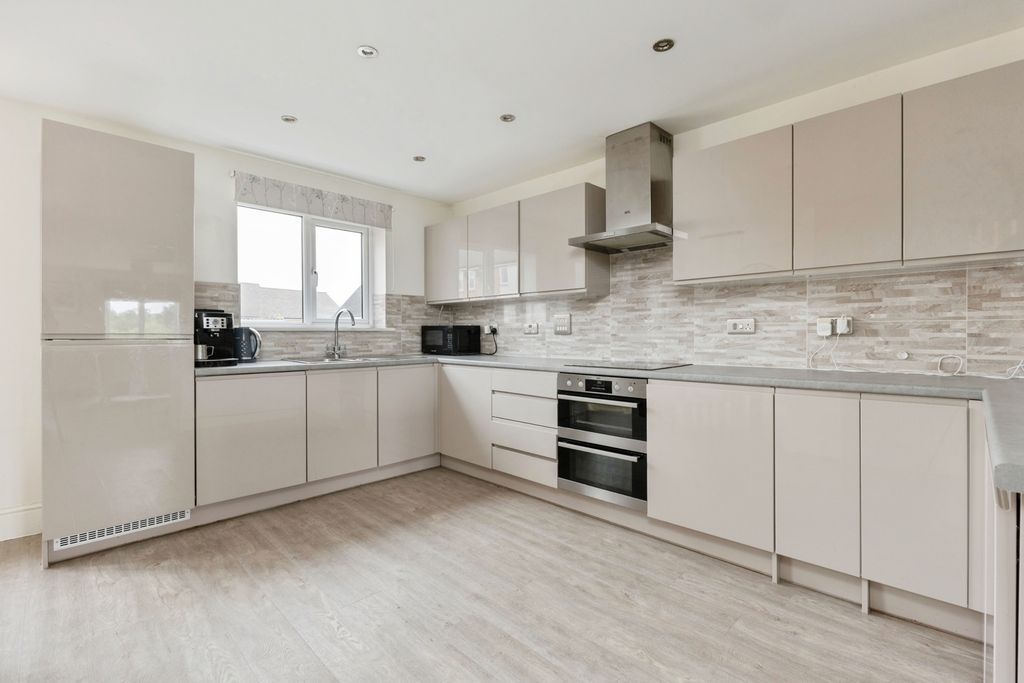 Property photo 2 of 17 Pbox-Img.Jpg
