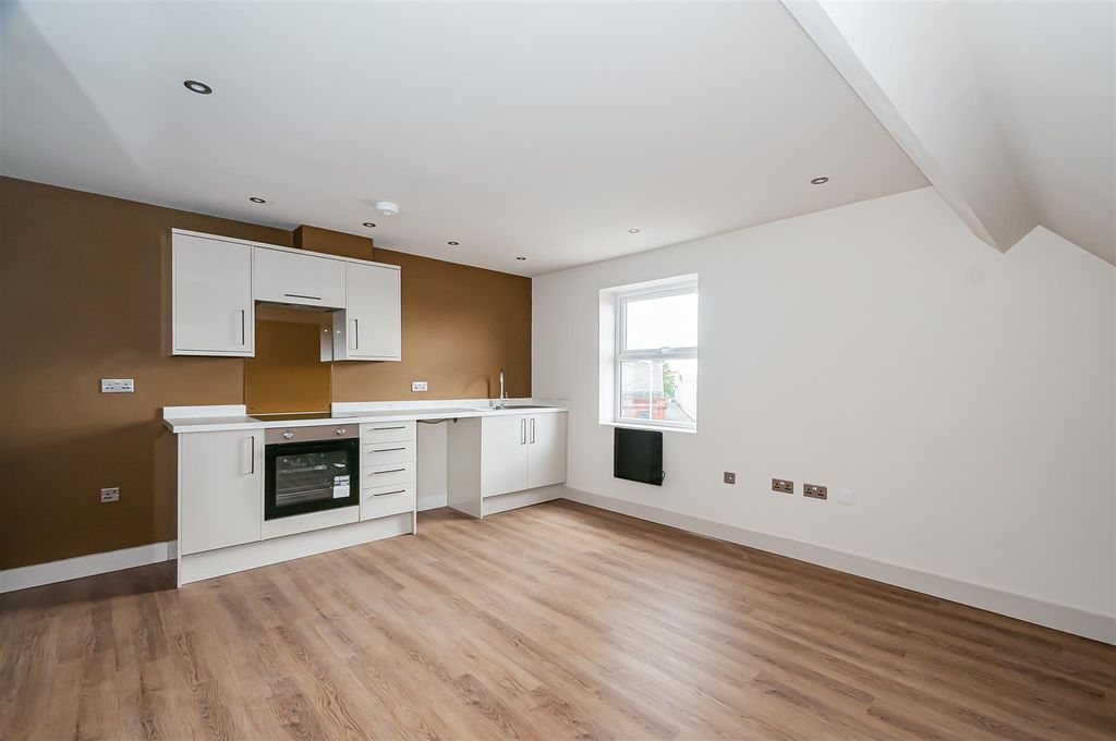 Property photo 3 of 10 Vic Quays4.Jpg