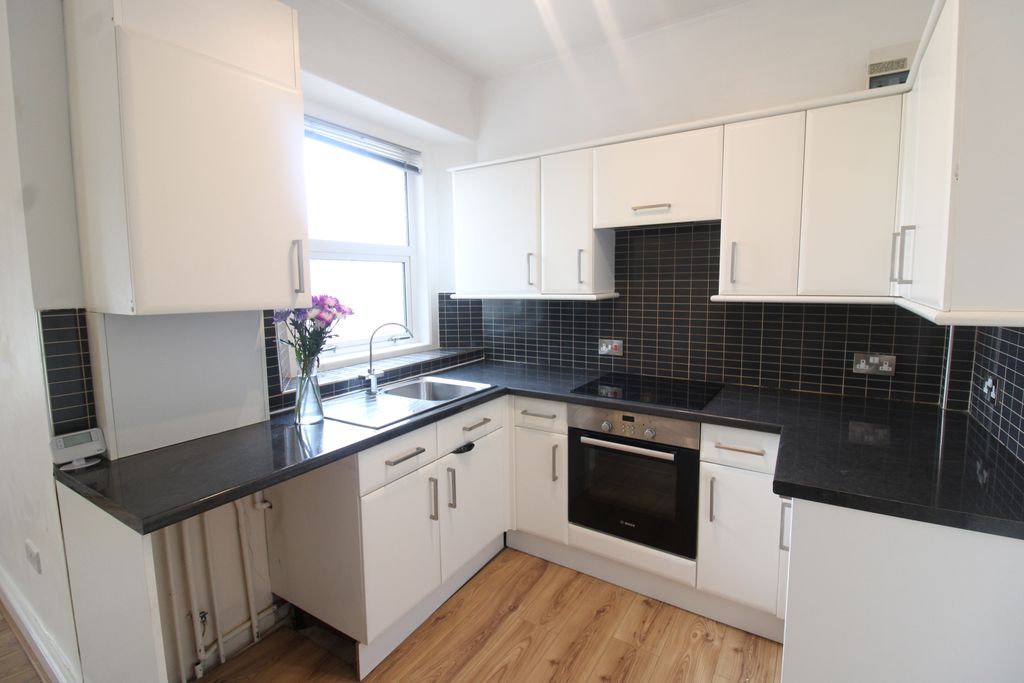 Property photo 3 of 6 Kitchen