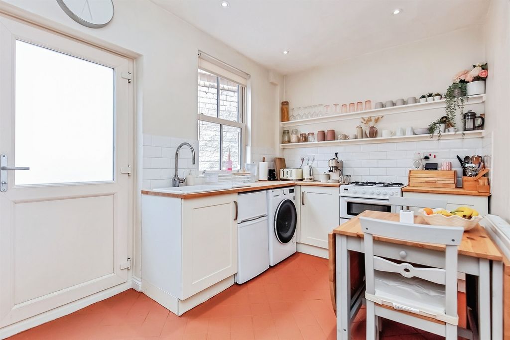 Property photo 3 of 16