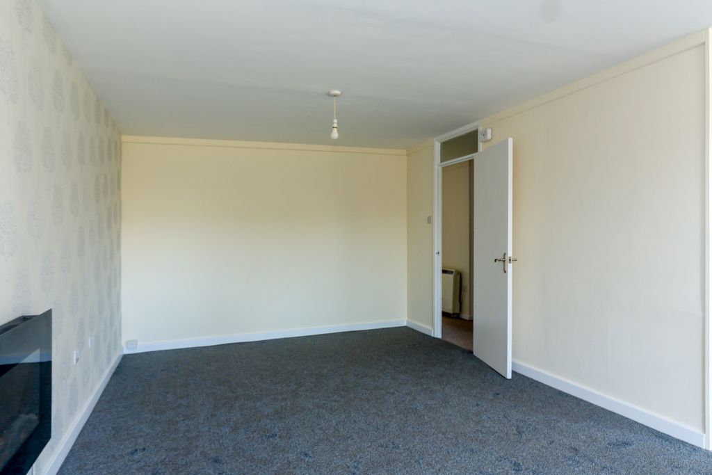 Property photo 3 of 27