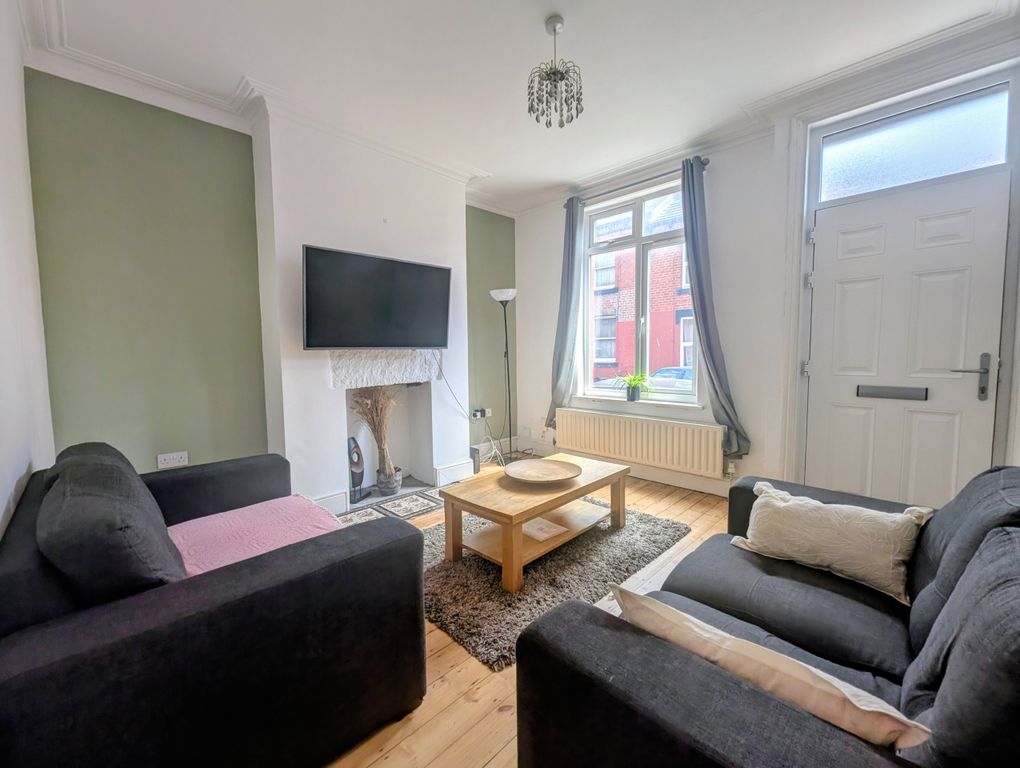 Property photo 1 of 13 3 Beamsley Grove Lounge 5