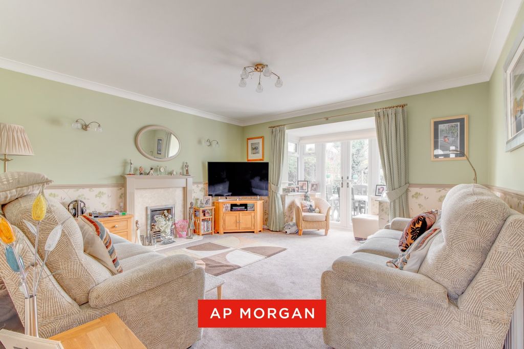 Property photo 2 of 19 Picture No. 11