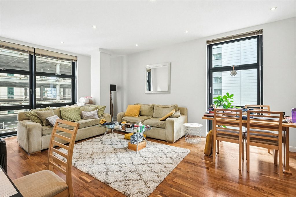 Property photo 2 of 9 Picture No. 15