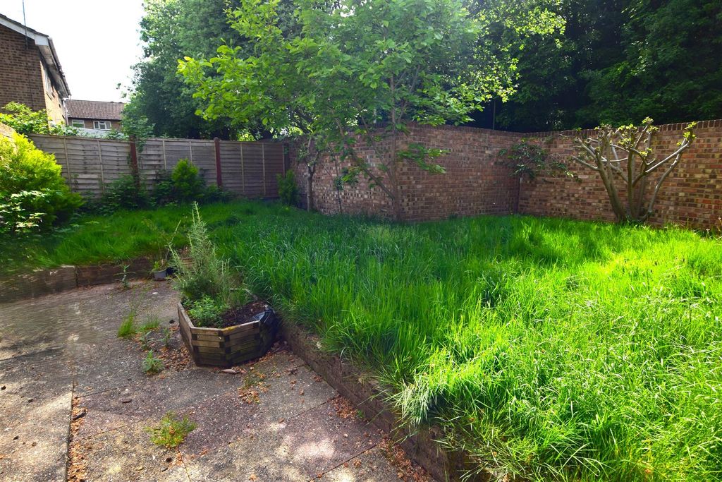 Property photo 2 of 7 Garden (Library)