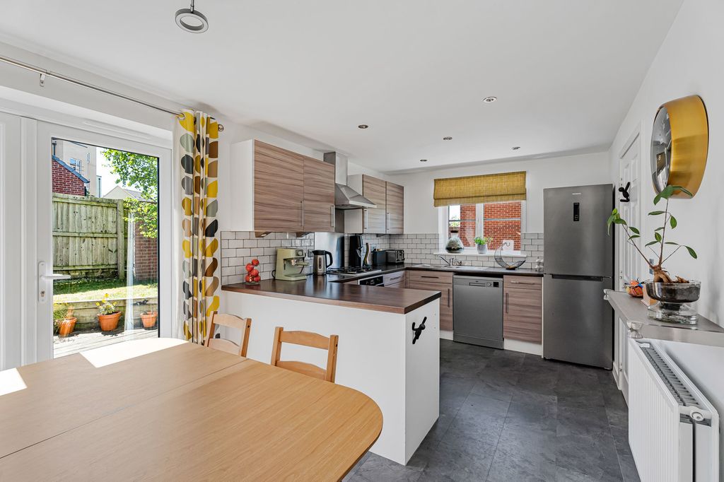 Property photo 2 of 15 Kitchen