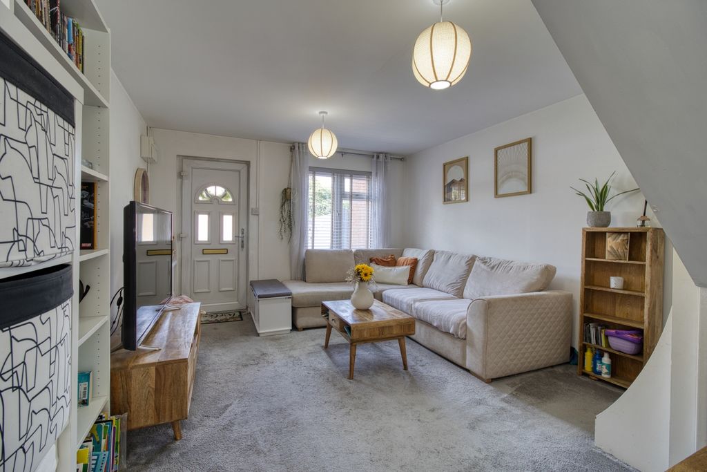Property photo 2 of 10 Lounge - Ewemove Swindon South