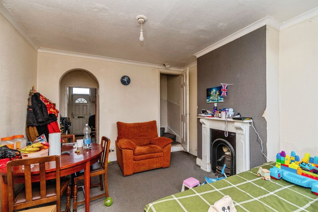 Property photo 3 of 9