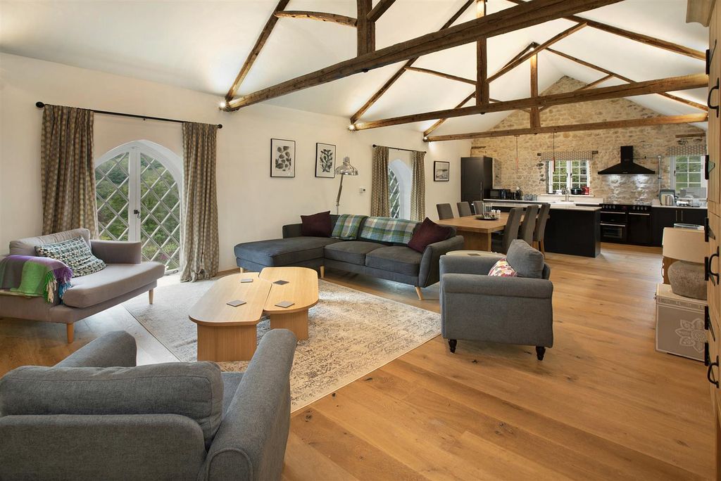 Property photo 3 of 15 Coachhouse Main Internal 943.Jpg