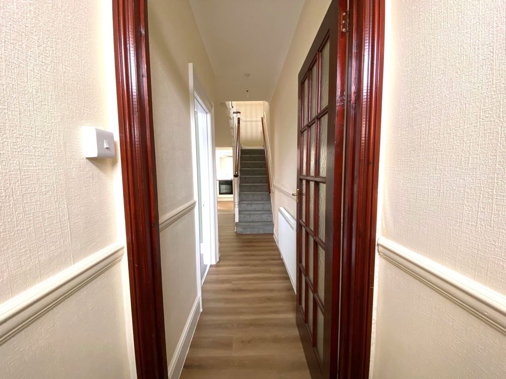 Property photo 2 of 16 4