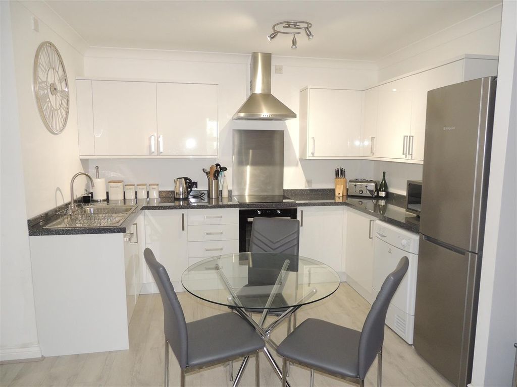 Property photo 2 of 12 Lounge/Kitchen