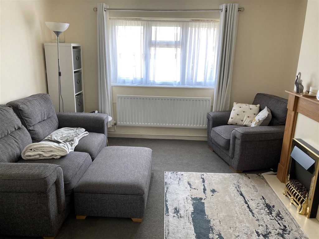 Property photo 2 of 10 Lounge.Jpg