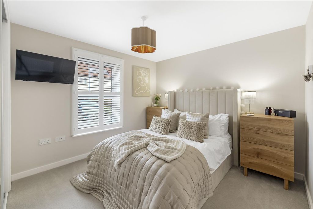 Property photo 1 of 17 5Aconcorde04.Jpg