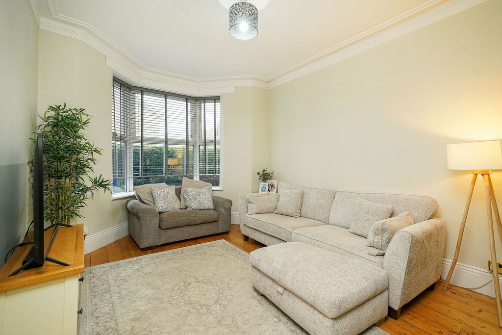 Property photo 2 of 25