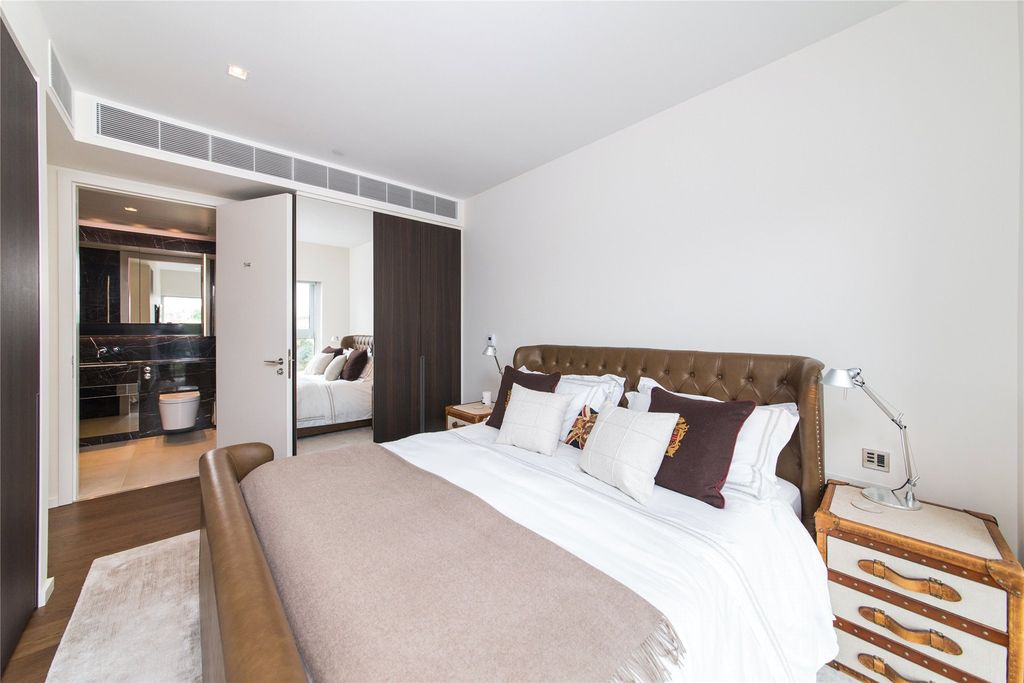 Property photo 2 of 25 Picture No. 24