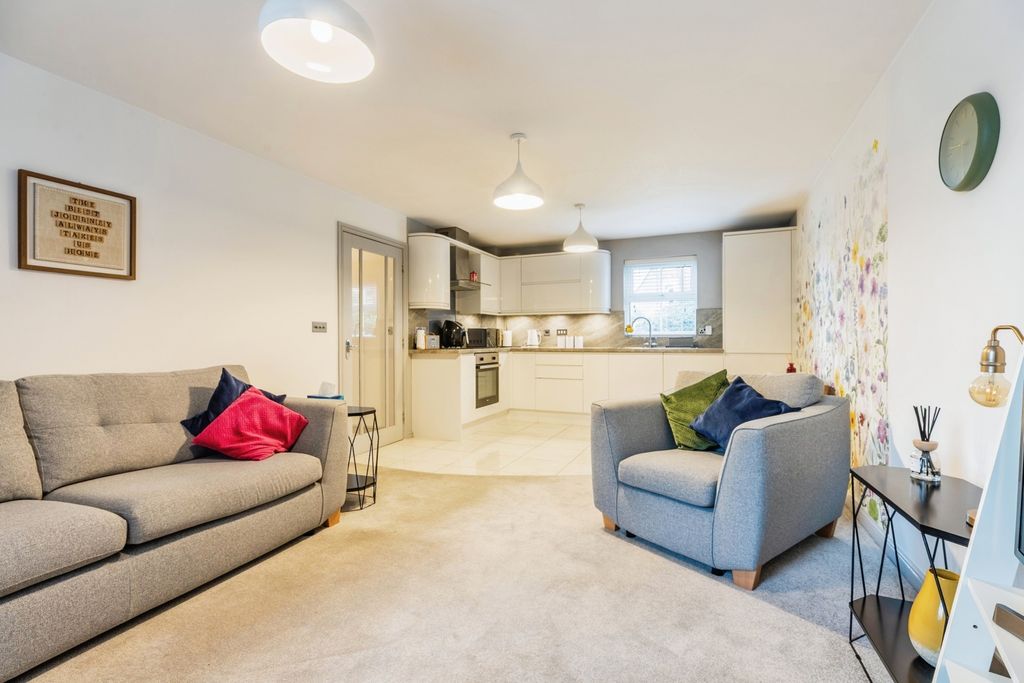 Property photo 3 of 16 Pbox-Img.Jpg