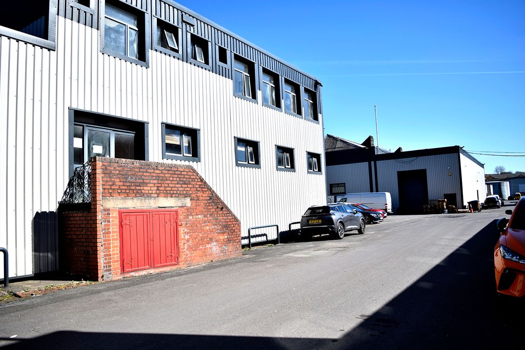 Property photo 2 of 11