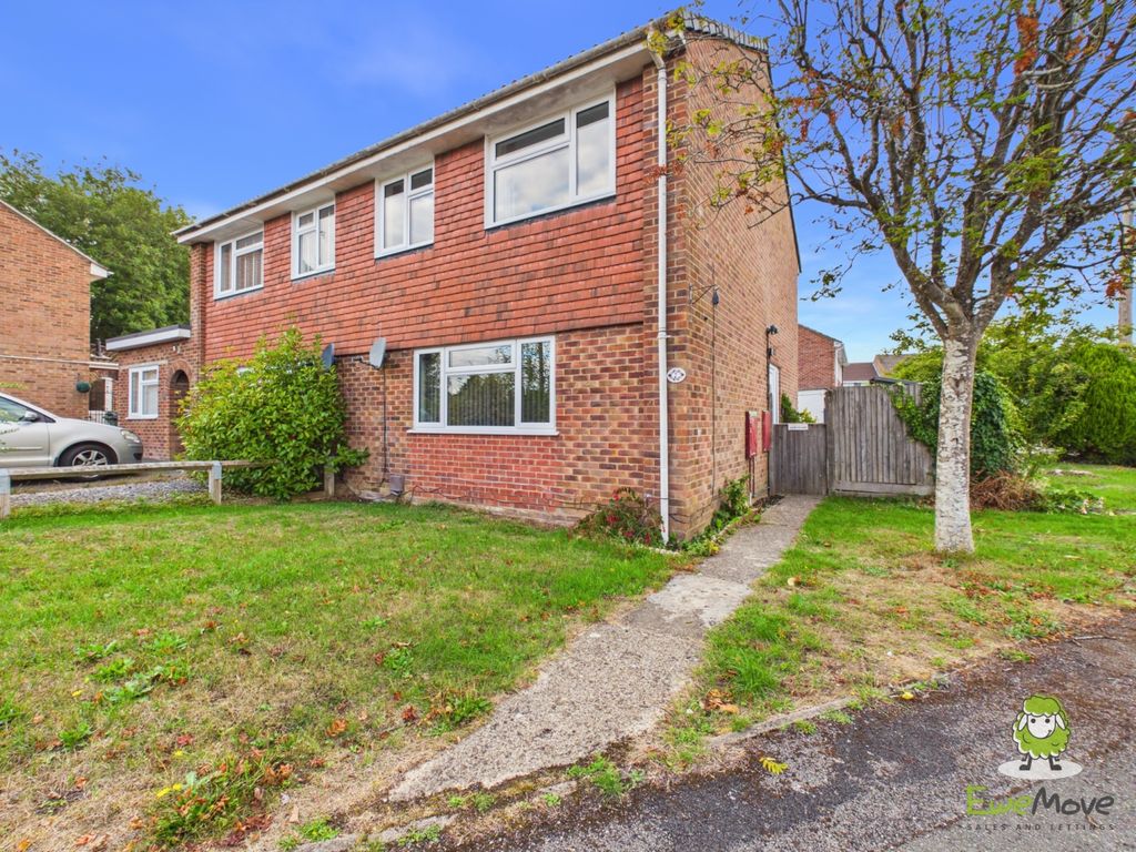 Property photo 1 of 14 Ewemove Basingstoke Braemar Drive External