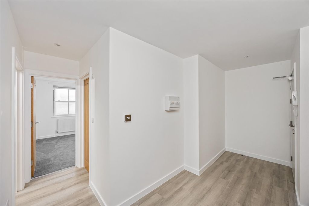 Additional image 11 of 2 bed flat to rentMontague Street, Worthing BN11