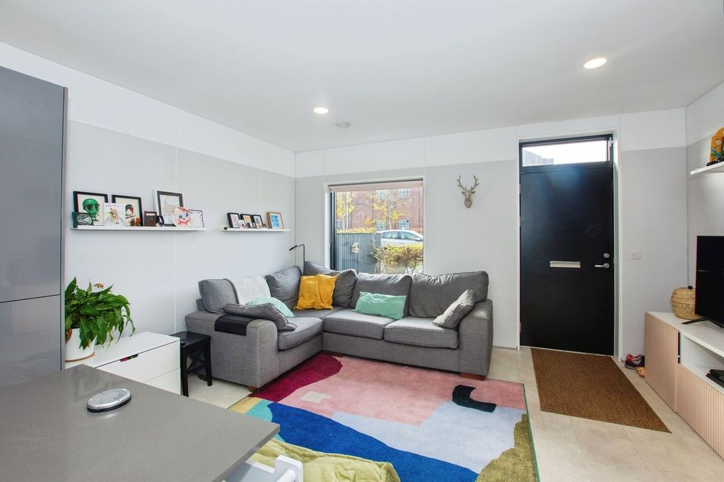 Property photo 2 of 20